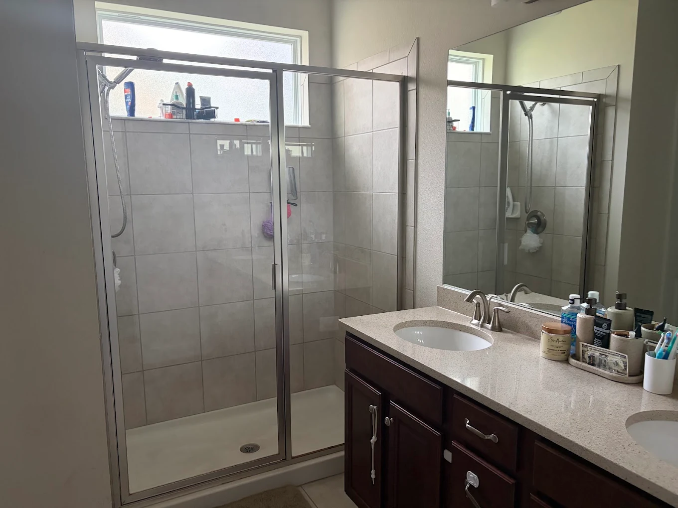 Another clean Tampa bathroom after Easy Clean Service visit