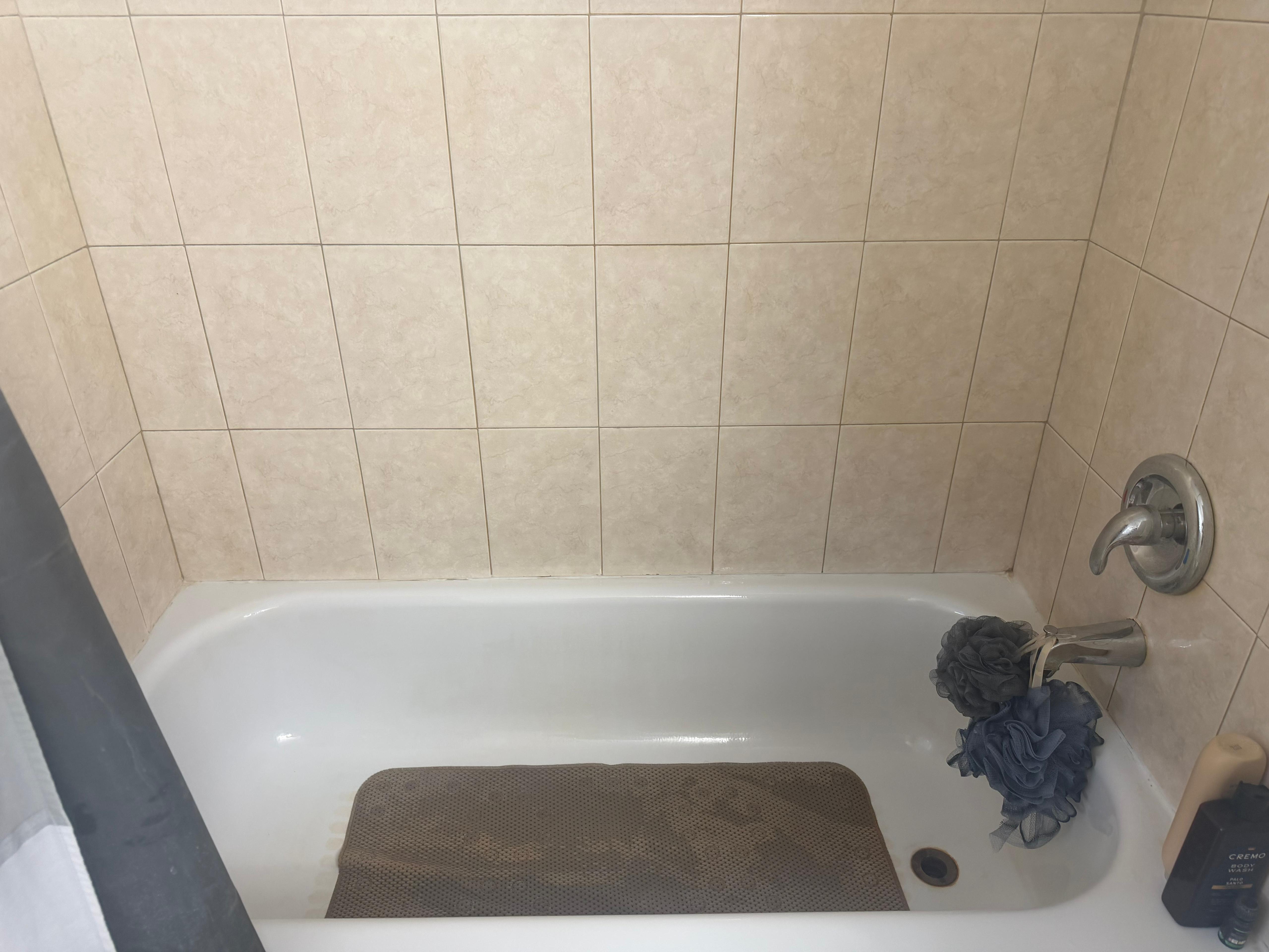 Same Tampa bathtub restored to clean white finish after deep cleaning